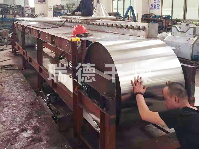 石蠟鋼帶造粒機(jī)廣泛的被應(yīng)用